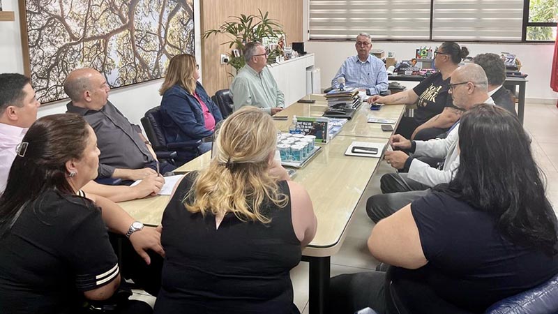 Prefeito Chico reitera defesa da jornada de 30h em reunião com enfermagem de Americana
