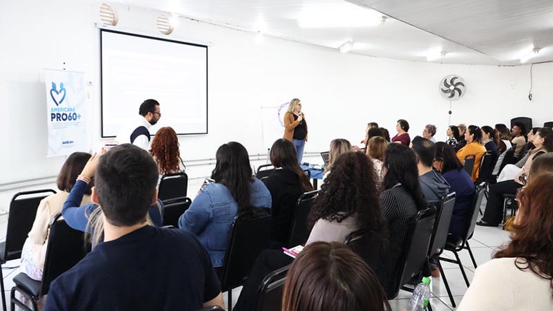 Ação da campanha Junho Violeta é realizada no CREAS