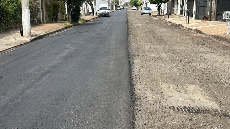 Foto  -  Prefeitura inicia aplicação de nova massa asfáltica na Av. Centurione Boer