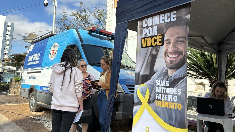 Campanha Maio Amarelo promove ações com a população na área central