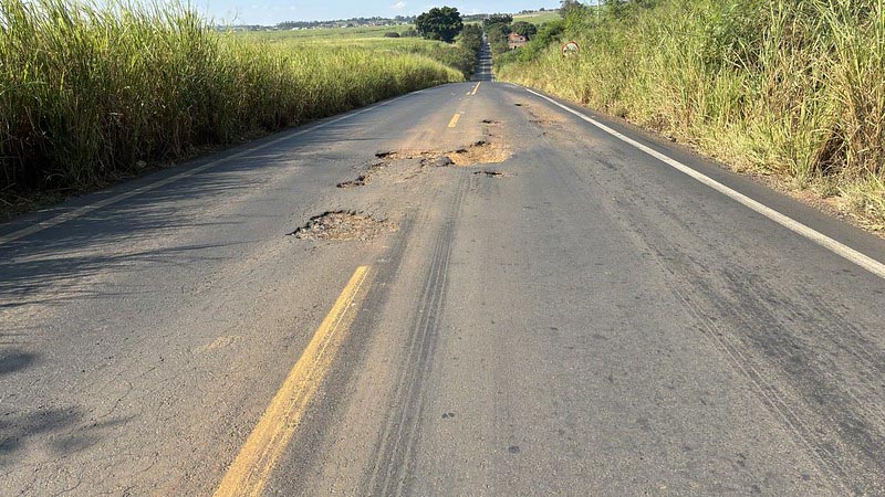 Prefeitura realiza operação de recuperação asfáltica na Estrada Ivo Macris a partir do dia 10