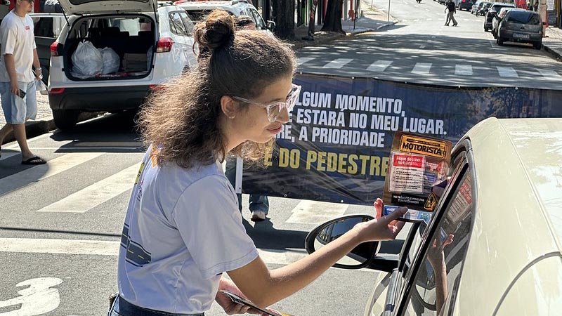 Foto  - Prefeitura realiza ação de conscientização da campanha Trânsito Seguro no Centro de Americana