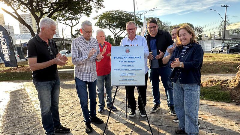 Prefeito Chico entrega revitalização da Praça Antônio Faé