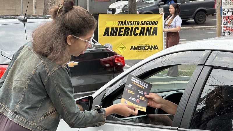 Foto  - Campanha Trânsito Seguro leva orientações aos motoristas no Centro de Americana
