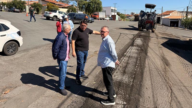Prefeito Chico acompanha início do maior pacote de recuperação asfáltica da história de Americana