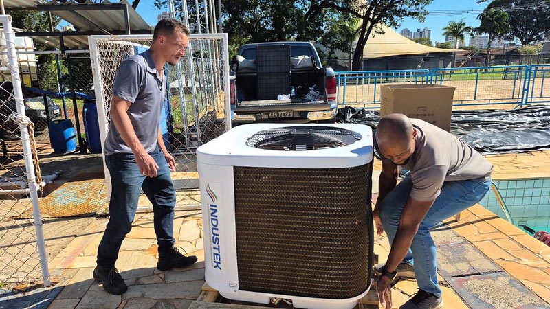 Secretaria de Esportes recebe instalação de novo aquecedor para a piscina do Centro Cívico