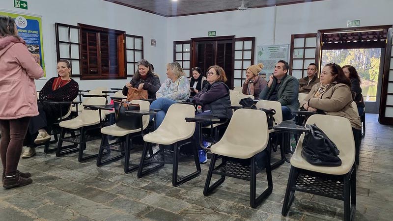 Parque Ecológico recebe diretores da Educação Infantil para aproximar escolas das atividades do Zoo