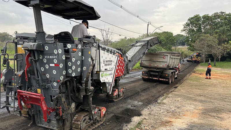 Foto  - Prefeitura avança com a recuperação asfáltica na Av. Centurione Boer