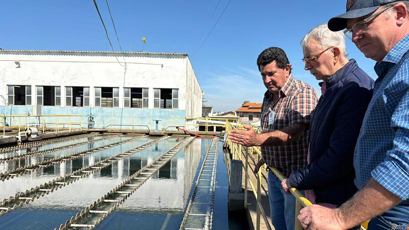 Prefeito Chico Sardelli acompanha avanço das obras de reforma do filtro 3 da ETA 2