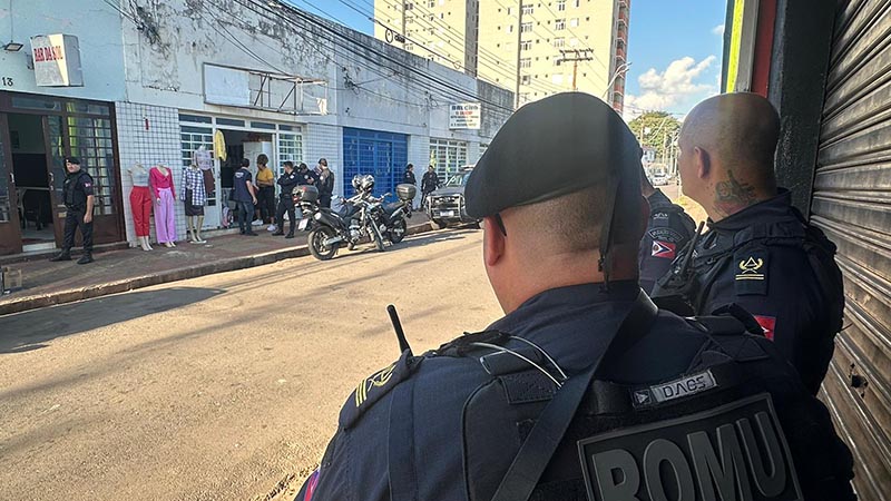 Gama e Vigilância Sanitária interditam bares usados como pontos de prostituição