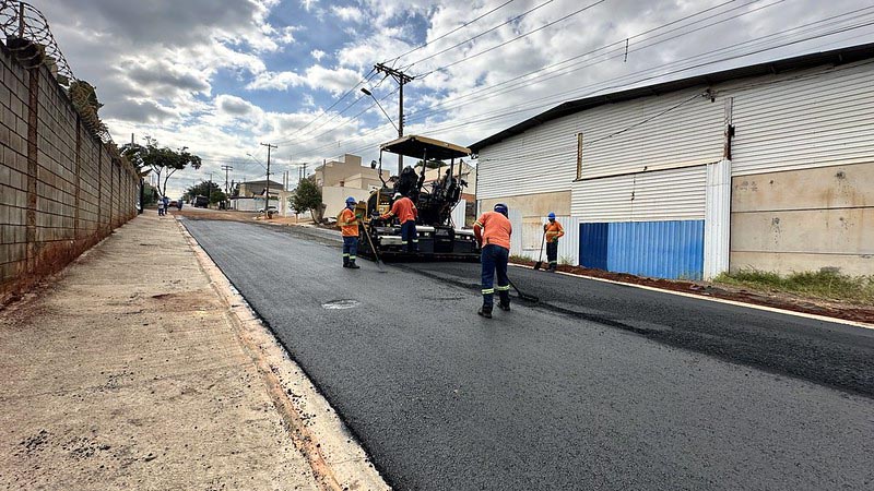 Prefeitura finaliza pavimentação asfáltica da Rua Vênus