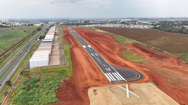 Foto  - Obras de modernização avançam no Aeroporto de Americana com ampliação da pista